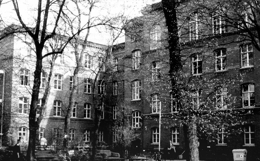 lennon-schule.jpg lennon-schule.jpg